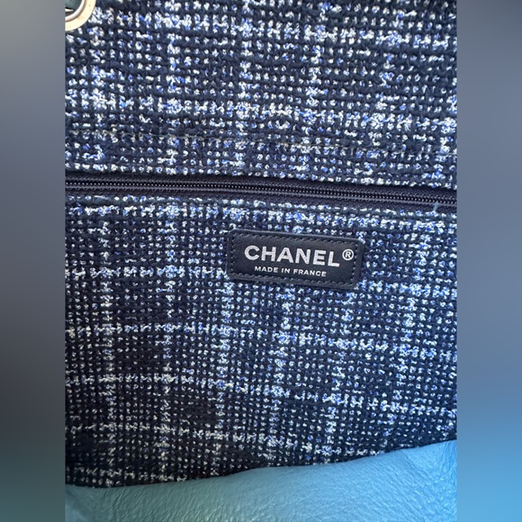 Chanel Classic Single Medium Flap Bag Tweed and calfskin 18x 2014 - Picture 8 of 17